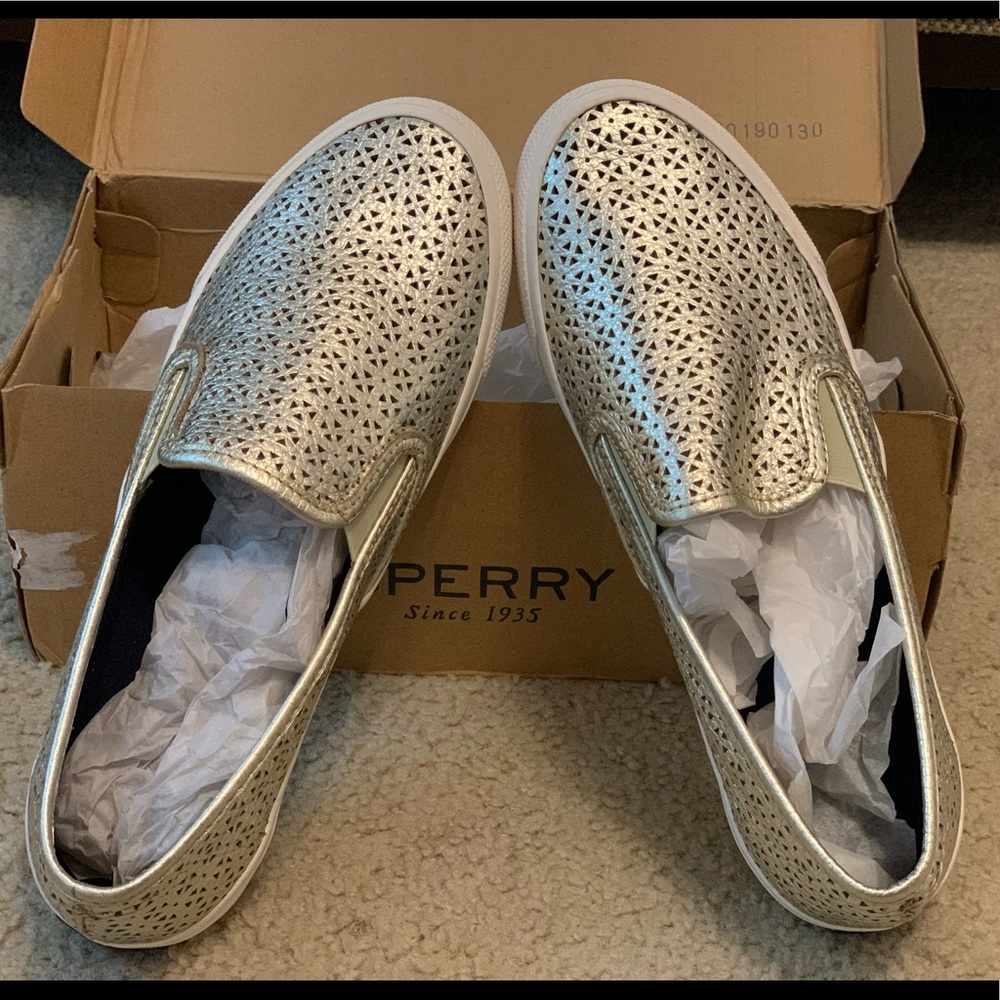 SPERRY *NIB* Seaside Perforated Sneaker Size 8.5